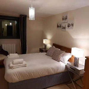 https://one-bed-stylish-apartment-canary-wharf-london.cambridgehotelsuk.com